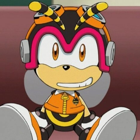 Charmy Bee porn comics